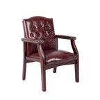 Chaise d'appoint en vinyle capitonnée avec bordures cloutées en laiton antique